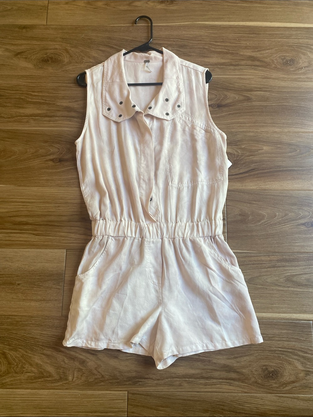Sleeveless Light Pink Stud-Collar Romper
